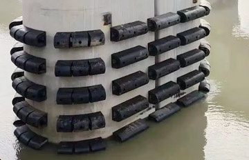 橡膠護(hù)舷具備延展性好、吸性能高