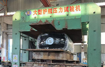 青島中海航船用護(hù)舷壓力試驗現(xiàn)場
